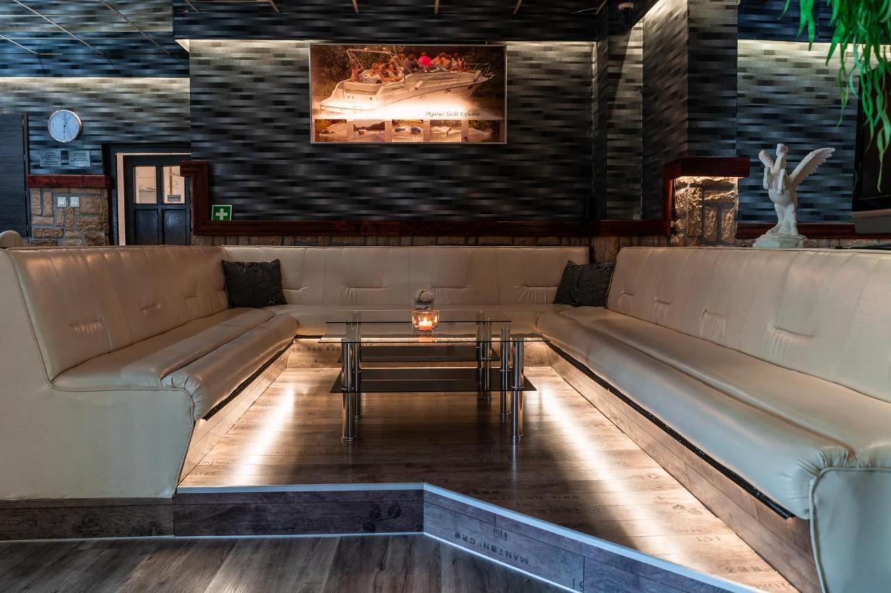 Club Hotel Pegasus Tiszaug 外观 照片