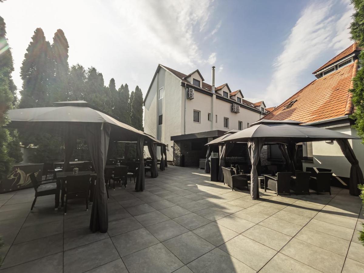 Club Hotel Pegasus Tiszaug 外观 照片